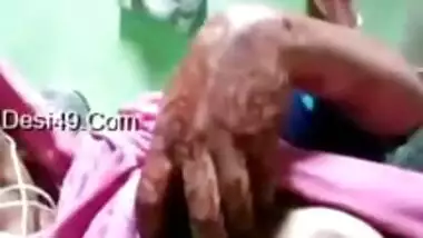Man likes it when stepbrother's Desi wife sends porn videos to him