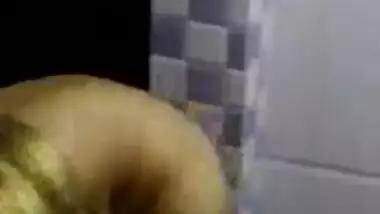 Hidden Cam Showing Hot Bhabhi Without Panty