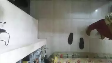 Anuradha Bhabhi In Bathroom - Movies. video4porn4