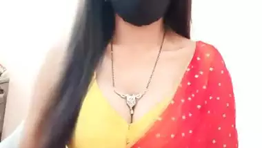 Live streaming cam girl showing sexy round boobs