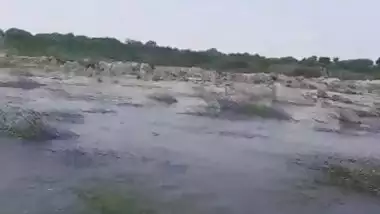 Dehati Desi XXX lovers enjoying outdoor sexy bathing on selfie cam MMS