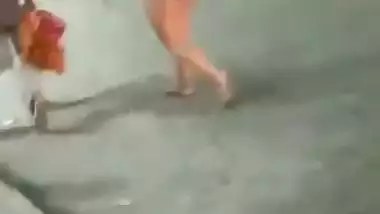 Indian nude MMS of a Kolkata slut walking naked on streets