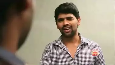 Devar seduces big boobs bhabhi in saree in bedroom!