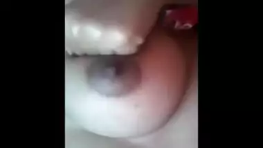 Mallu hottie pressing her nipples on video sex