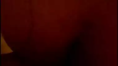 Porn MMS of a beautiful girl taking a bath and satisfying her boyfriend
