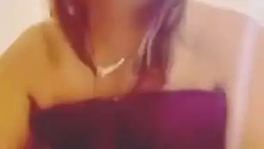 Naughty Desi babe’s boobs show with hot expressions XXX