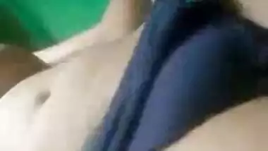 Desi girl showing boobs pussy on cam MMS video