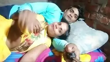 Innocent village bhabhi boobs grabbed & pressed nicely, navel grabbed in vlog