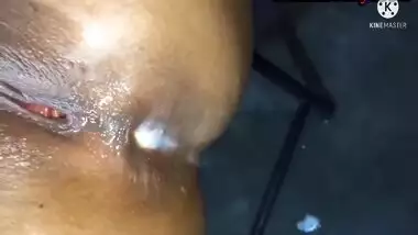 Bade Hi Pyar Se Gand Marne Deti Hai Bishnu Bhabi