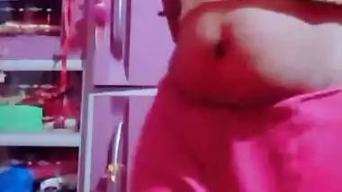 Desi Chubby babe in Bra n hot thighs and belly