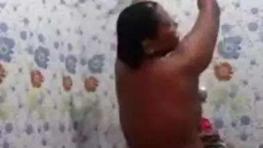 Sexy desi bhabhi nude bathing selfie video