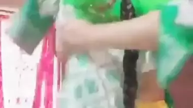 Breathtaking super sexy saree striptease video