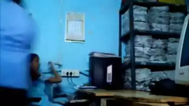 Larki ko office me Nanga karke Randi ki Tarah choda