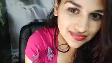 Skyee Indian webcam show of hot Desi Bhabhi in Saree
