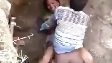 Hot Desi couple caught fucking outdoor in a ravine, MMs recorded by a voyeur