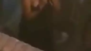 Desi milf exposing bathing