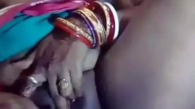 Local desi mami masturbating using brinjal inside pussy